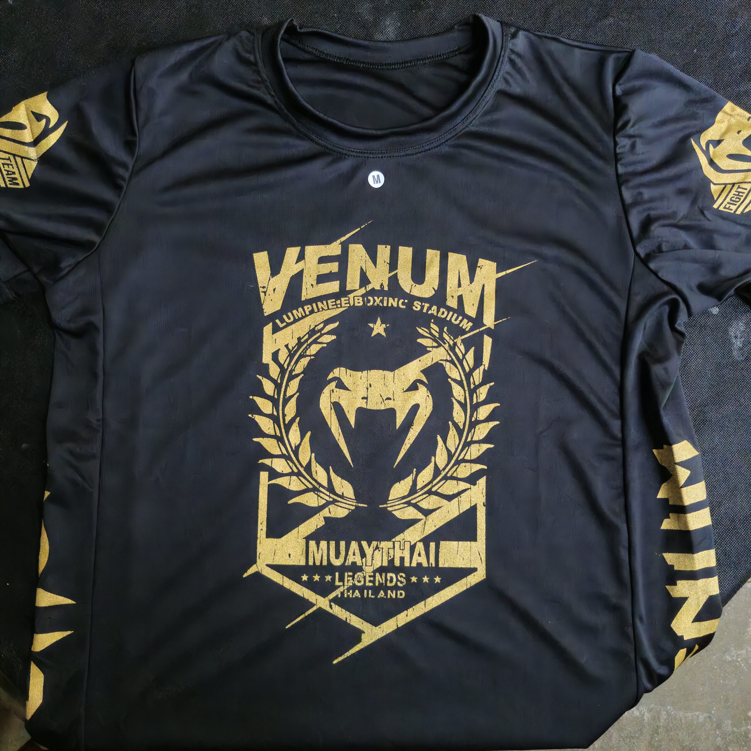 Rash Guard Muay Thai Venum Legends Preta e Dourada