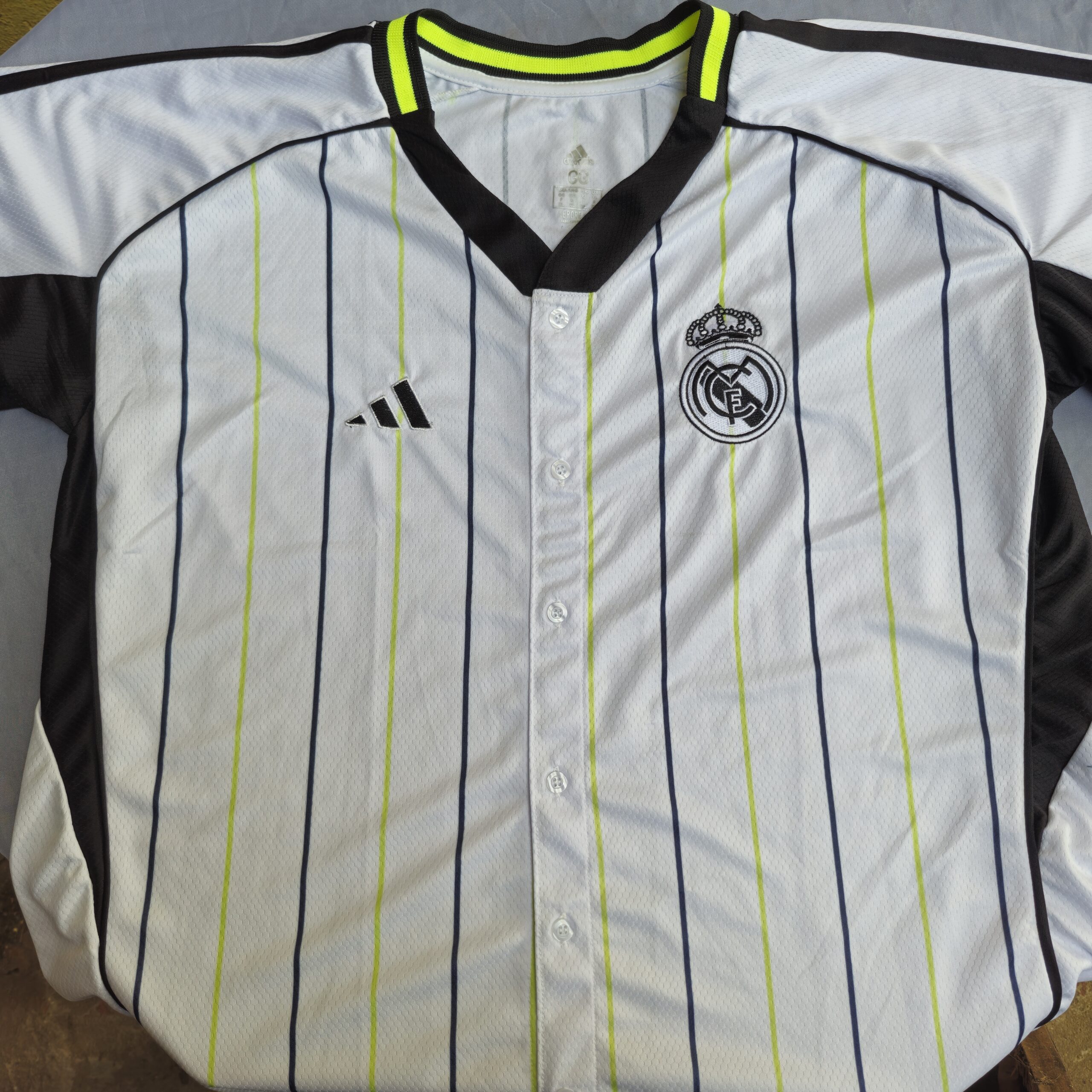 Manto Real Madrid Especial Basebol - Imagem 7