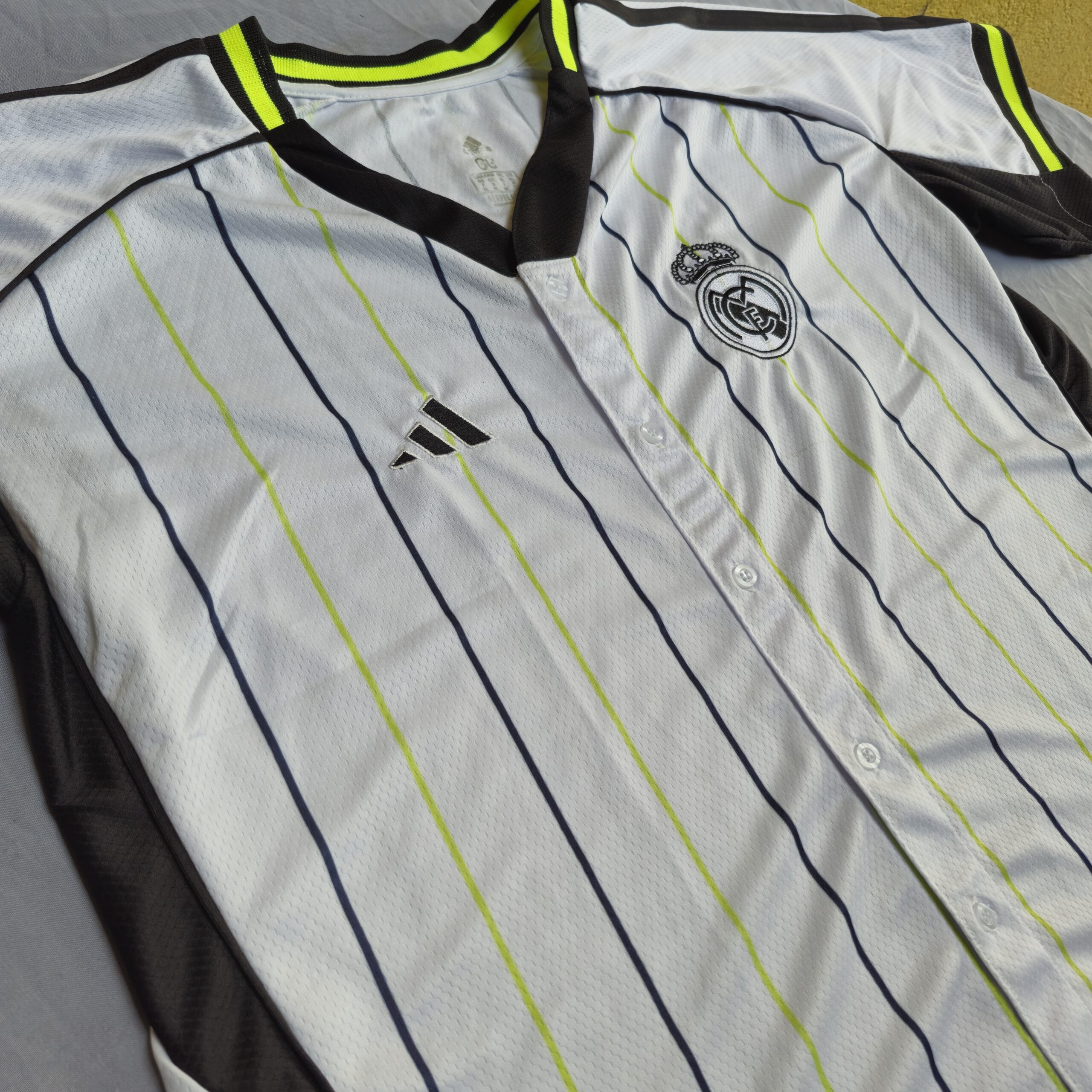 Manto Real Madrid Especial Basebol - Imagem 8