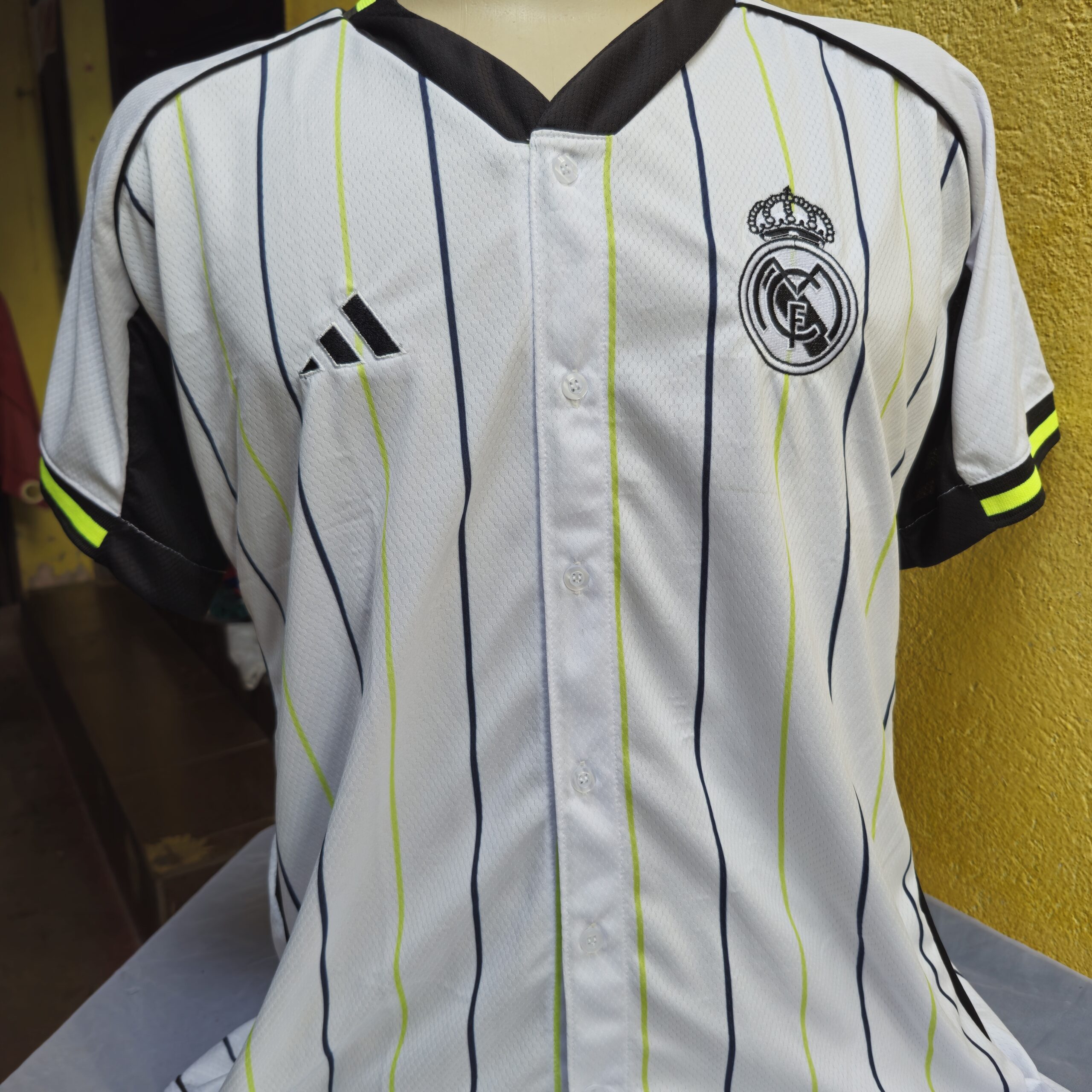 Manto Real Madrid Especial Basebol - Imagem 2