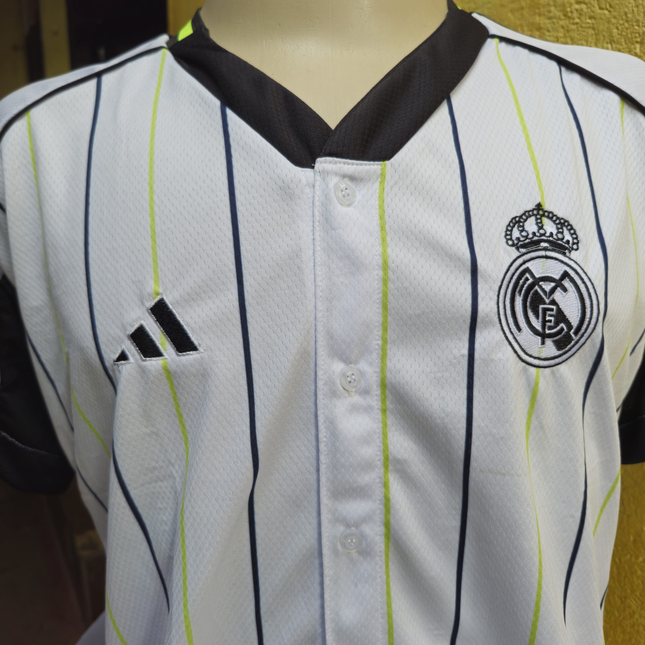 Manto Real Madrid Especial Basebol - Imagem 4