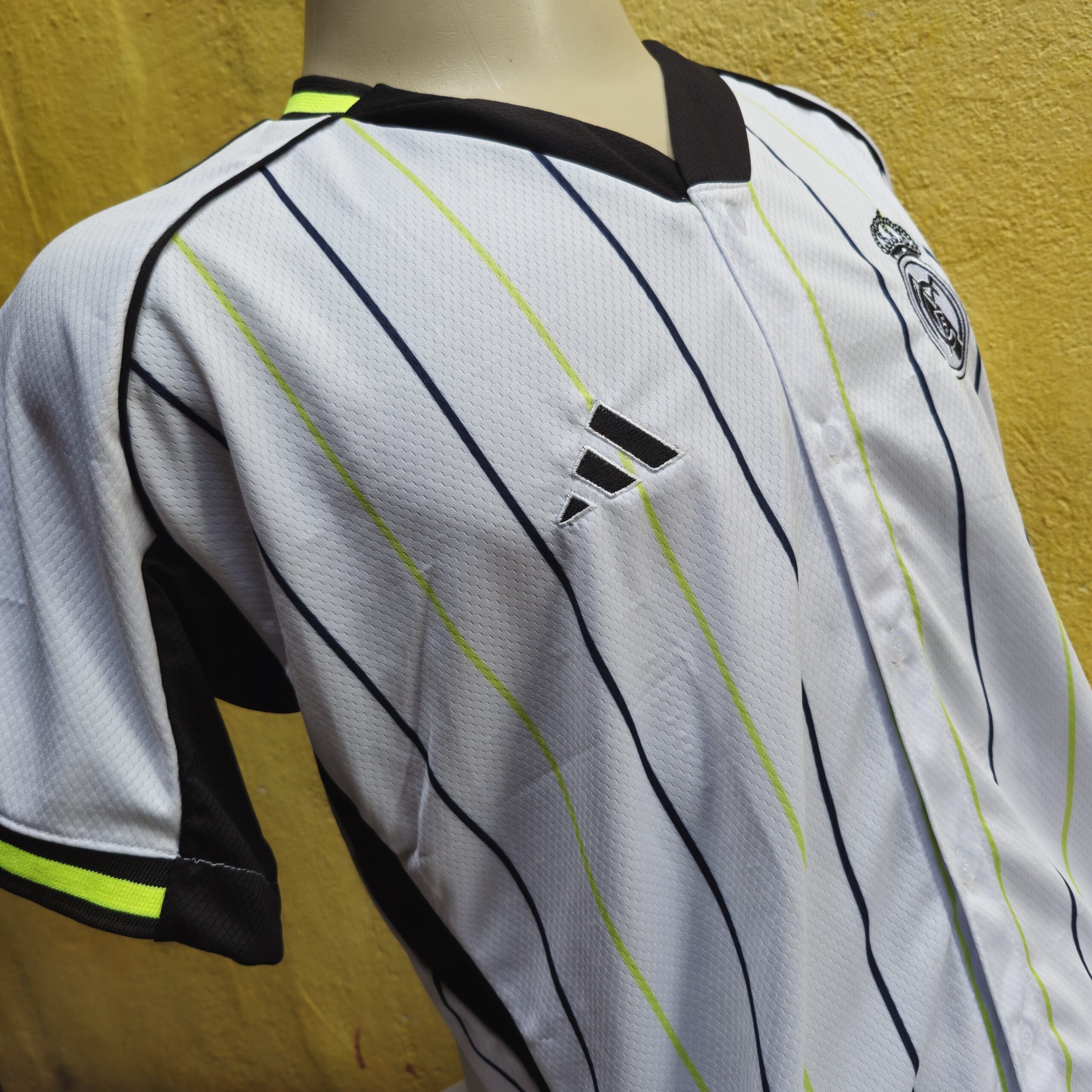 Manto Real Madrid Especial Basebol - Imagem 5