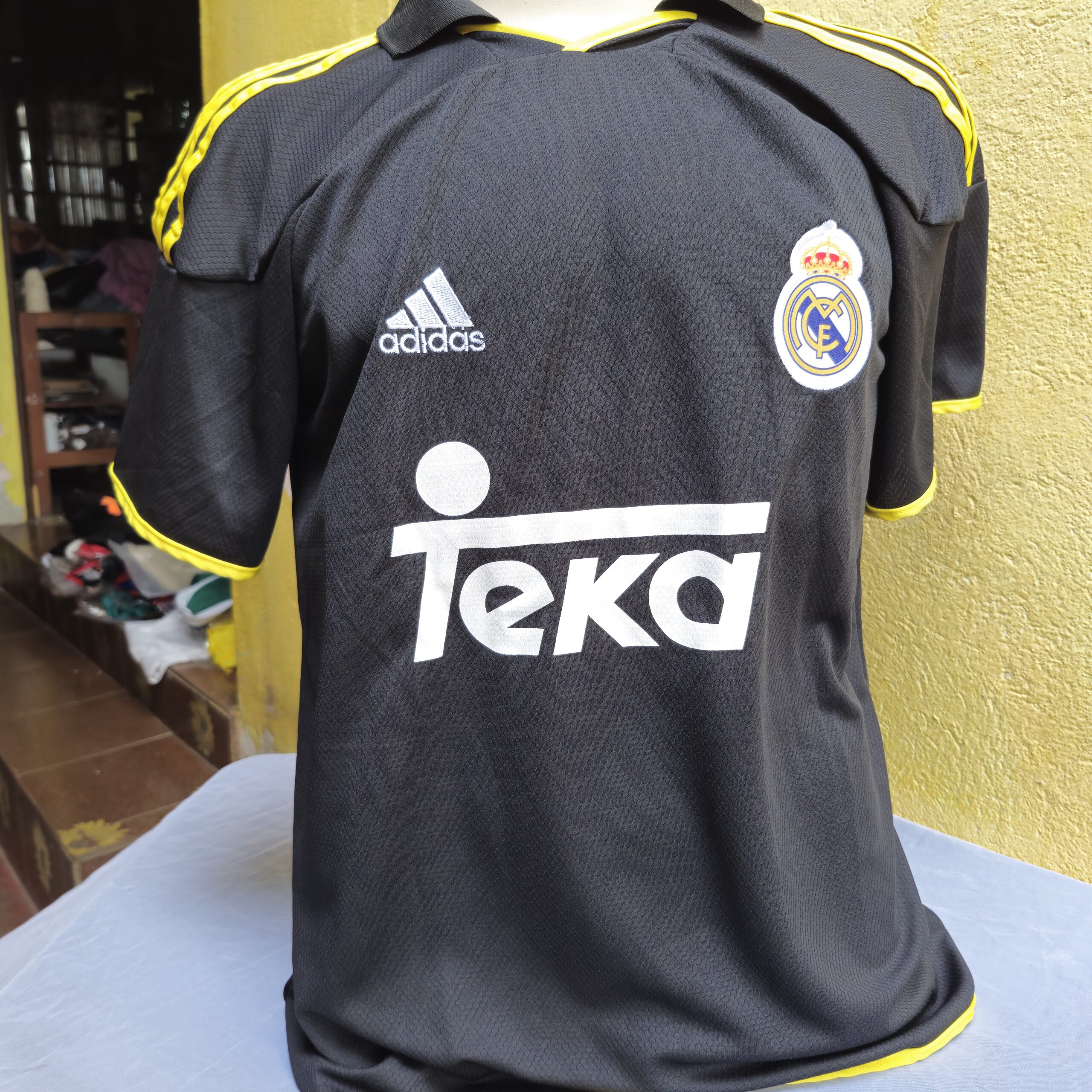 Manto Real Madrid Retrô Roberto Carlos Preta - Imagem 2