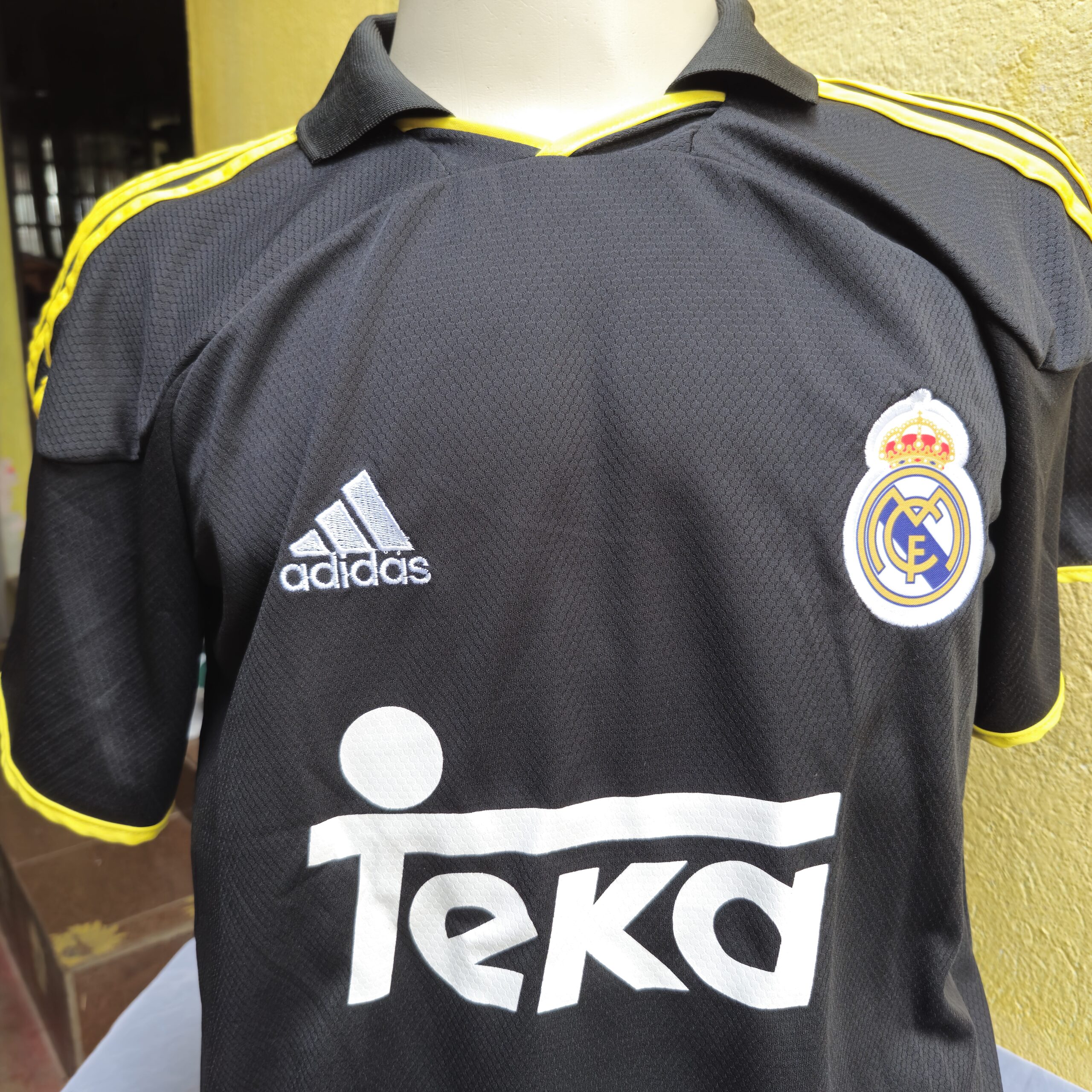 Manto Real Madrid Retrô Roberto Carlos Preta - Imagem 6