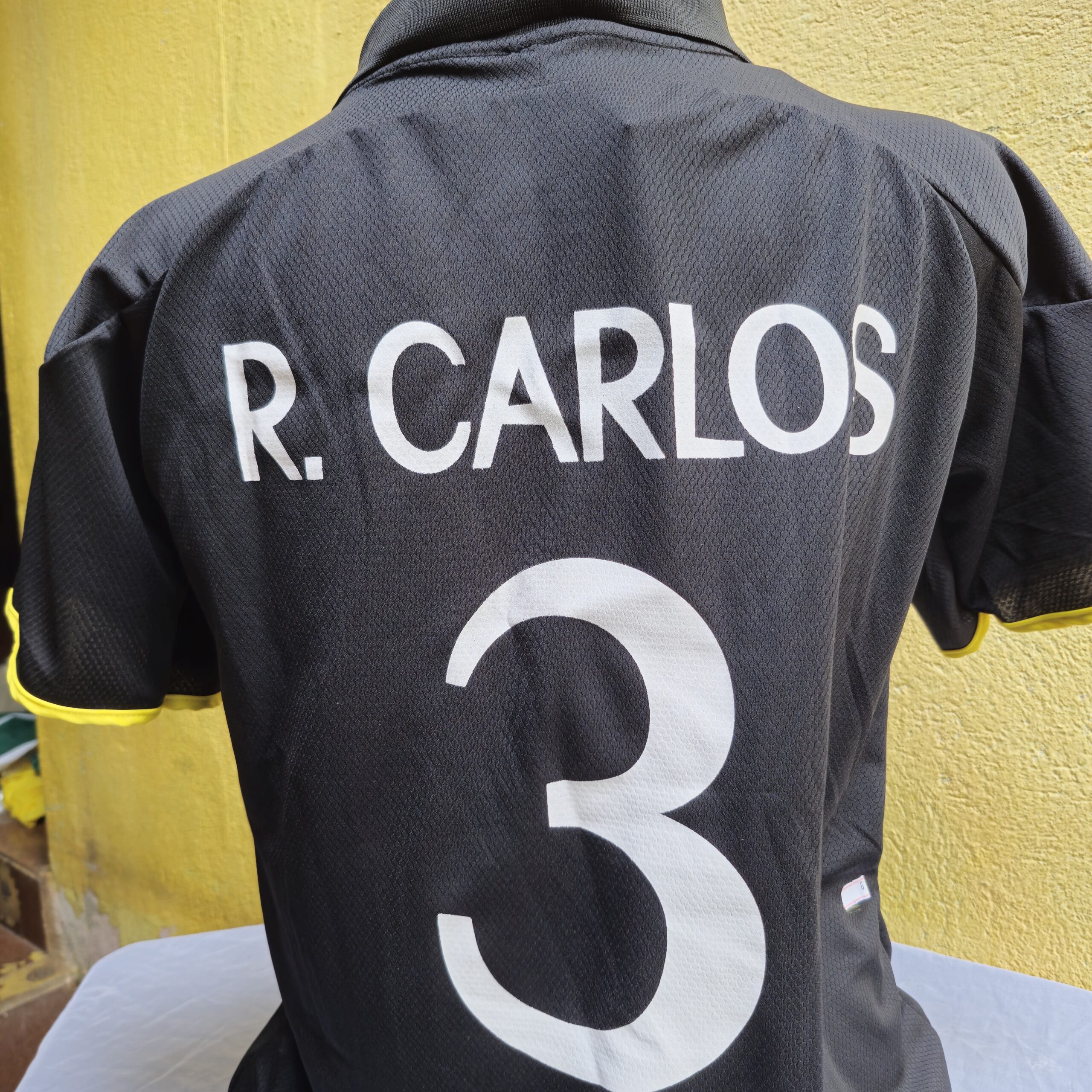 Manto Real Madrid Retrô Roberto Carlos Preta - Imagem 8