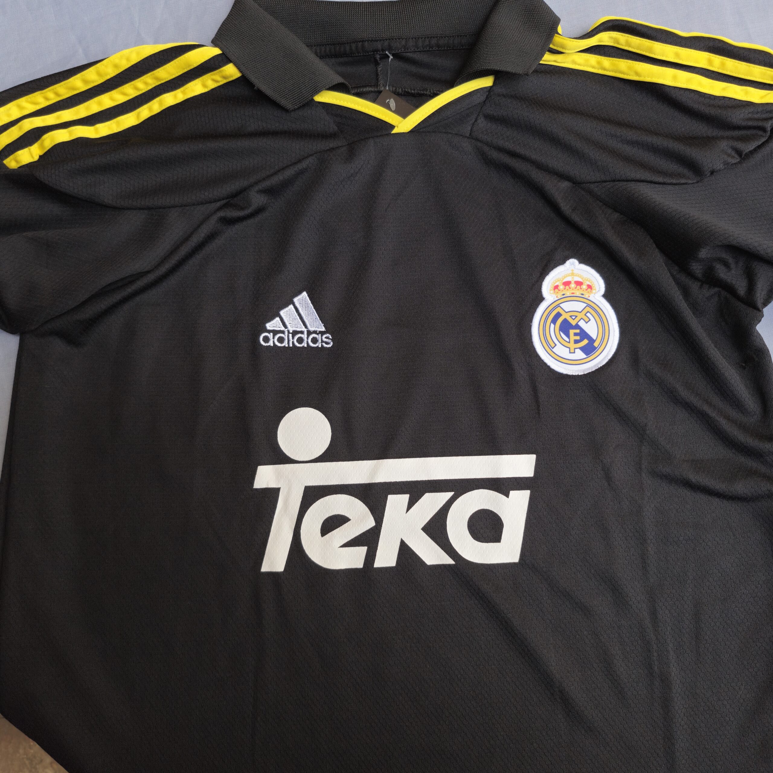 Manto Real Madrid Retrô Roberto Carlos Preta