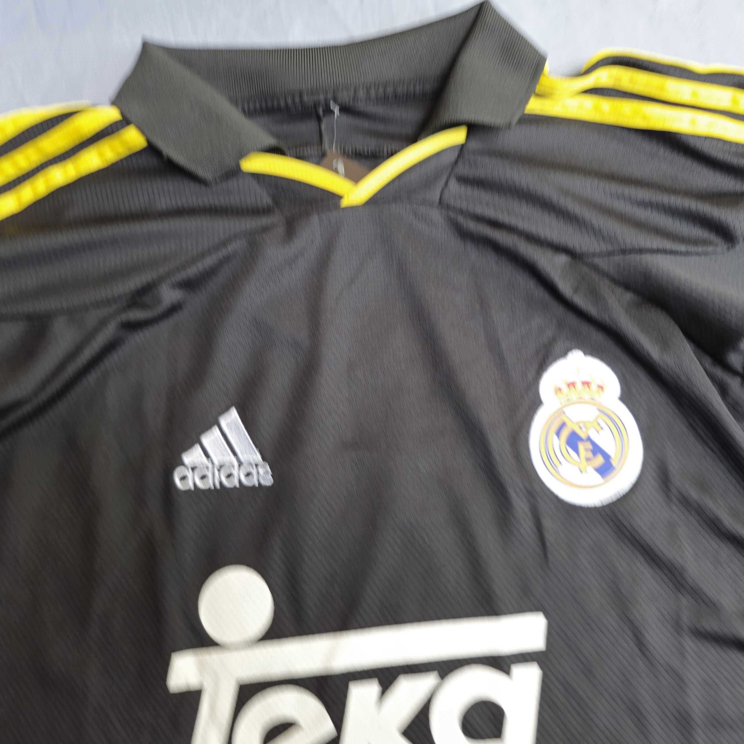 Manto Real Madrid Retrô Roberto Carlos Preta - Imagem 5